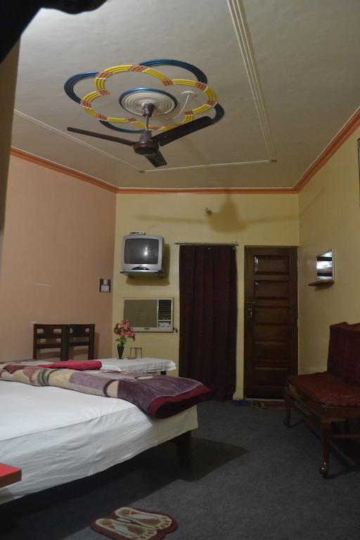 Hotel Sandeep Varanasi Exterior foto